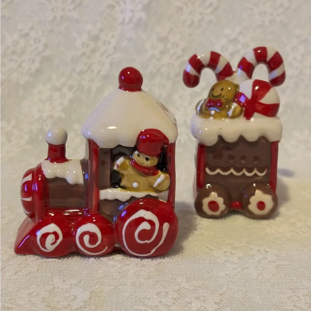 Adorable Blue Sky Salt & Pepper Shakers Clayworks. Christmas New
